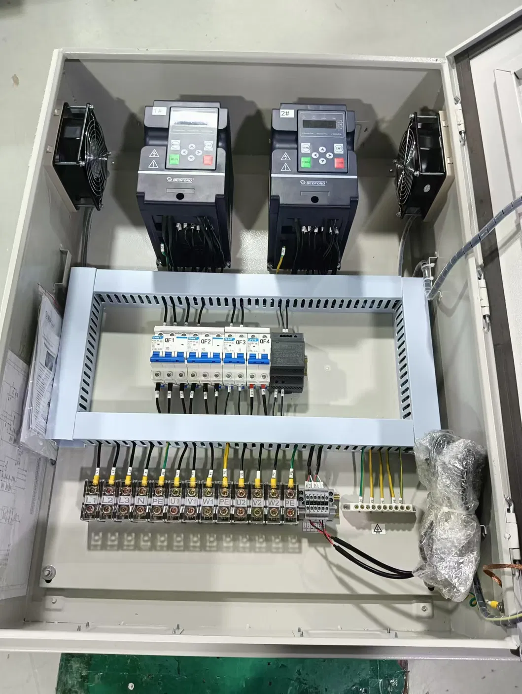 Caixa de Controle de Inversor de Frequência Variável para Uso Industrial 2