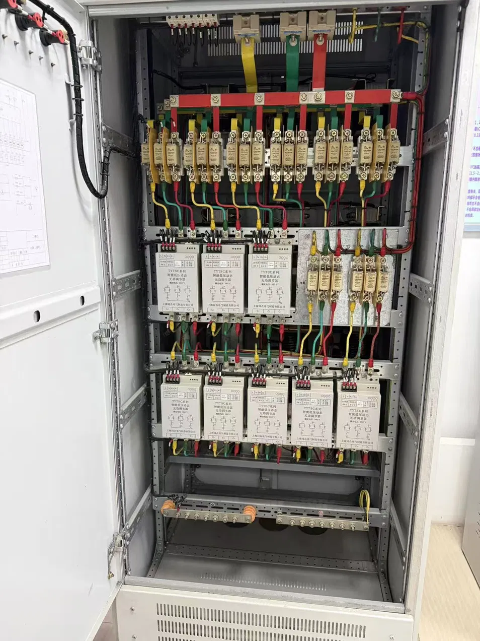 690V 1000kvar Painel de Banco de Capacitores de Potência para Compensação de Potência Reativa de Transformador