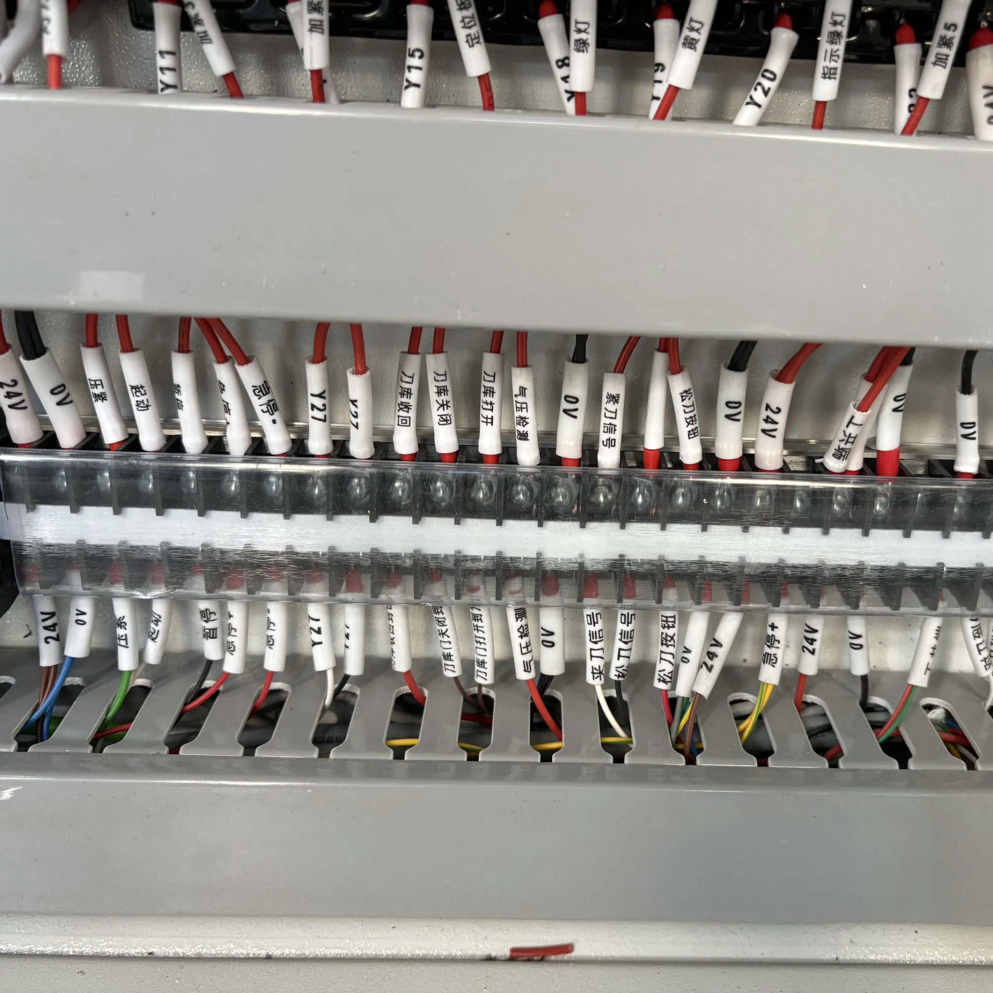 Centro de Usinagem CNC de Alta Precisão com Troca Automática de Ferramentas