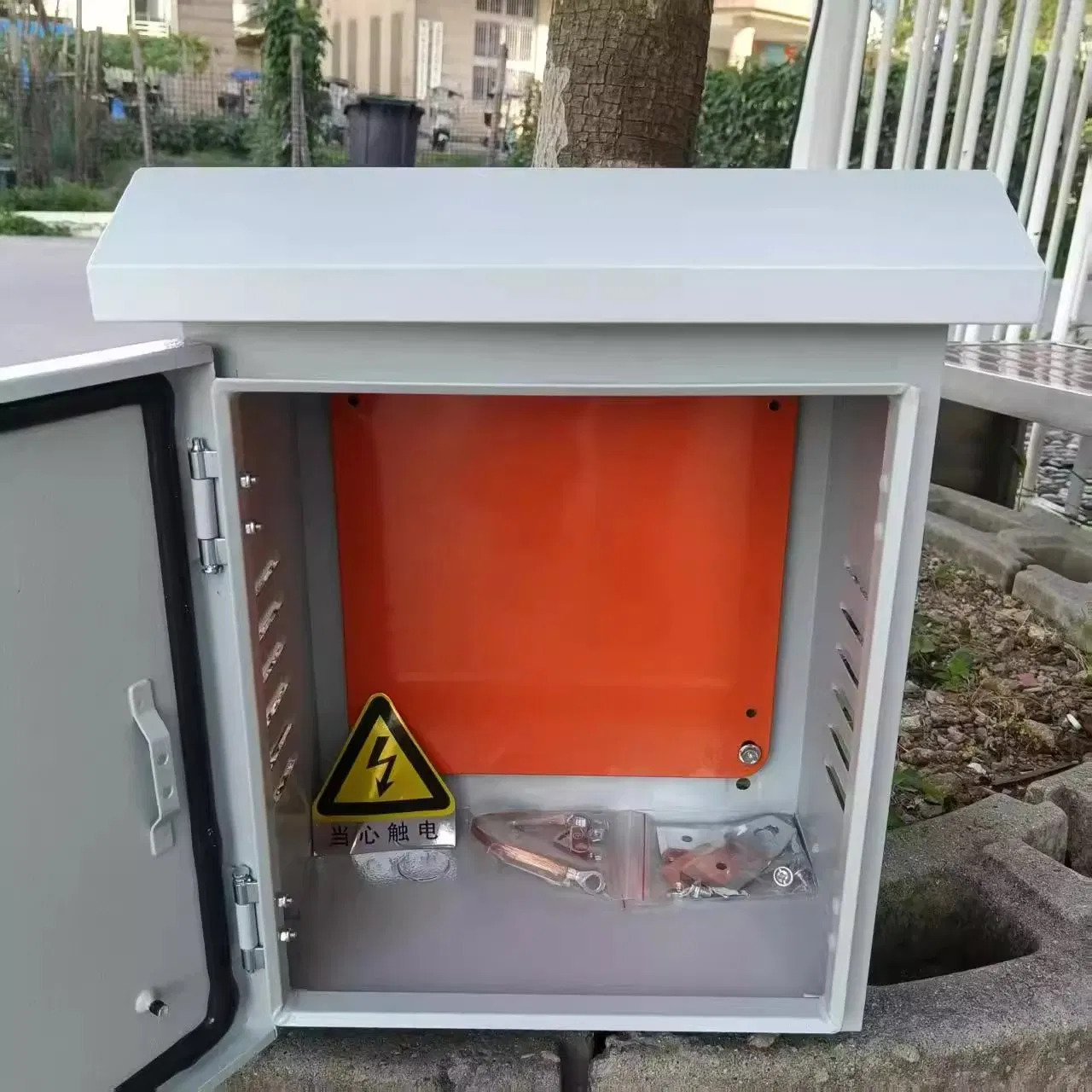 Caixa de Junção Pesada e Resistente para Instalações Elétricas Confiáveis