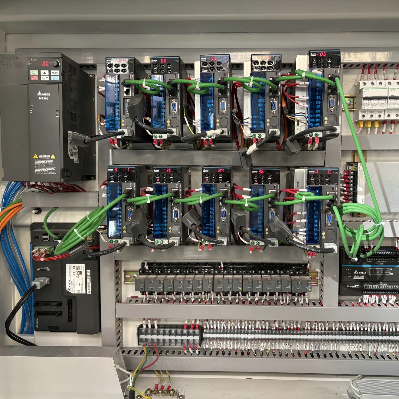 Centro de Usinagem CNC de Alta Precisão com Troca Automática de Ferramentas