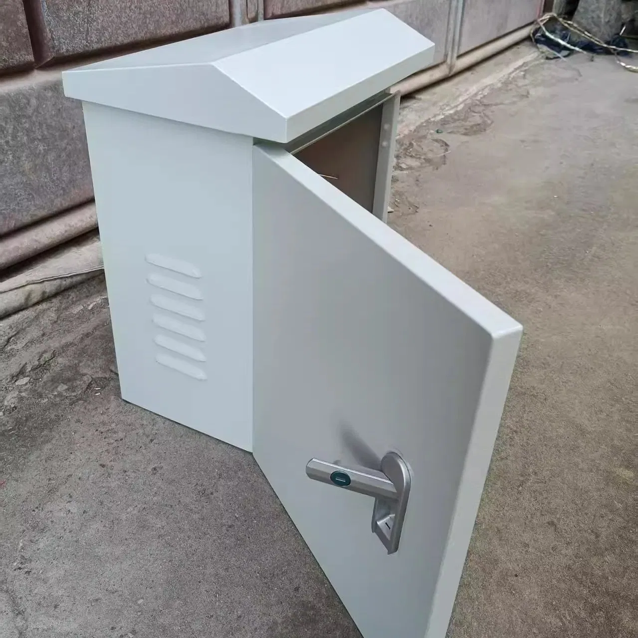 Caixa de Junção Durável e Impermeável para Projetos Elétricos Pesados e Seguros