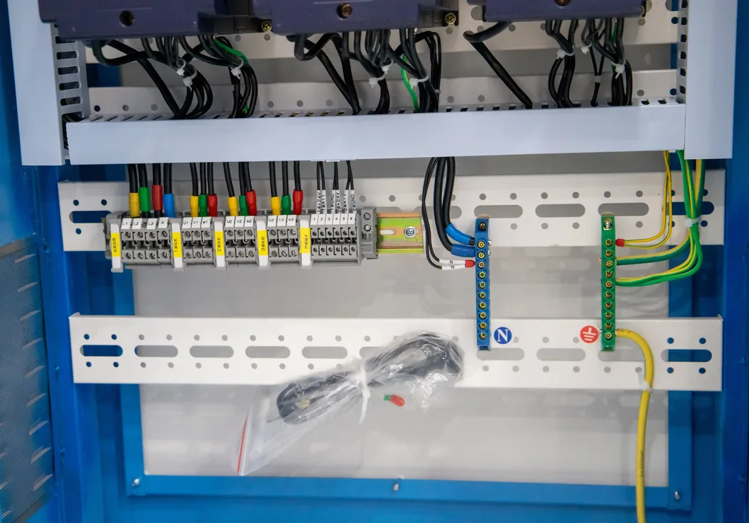 Caixa de Controle de Inversor de Frequência Variável para Uso Industrial 3