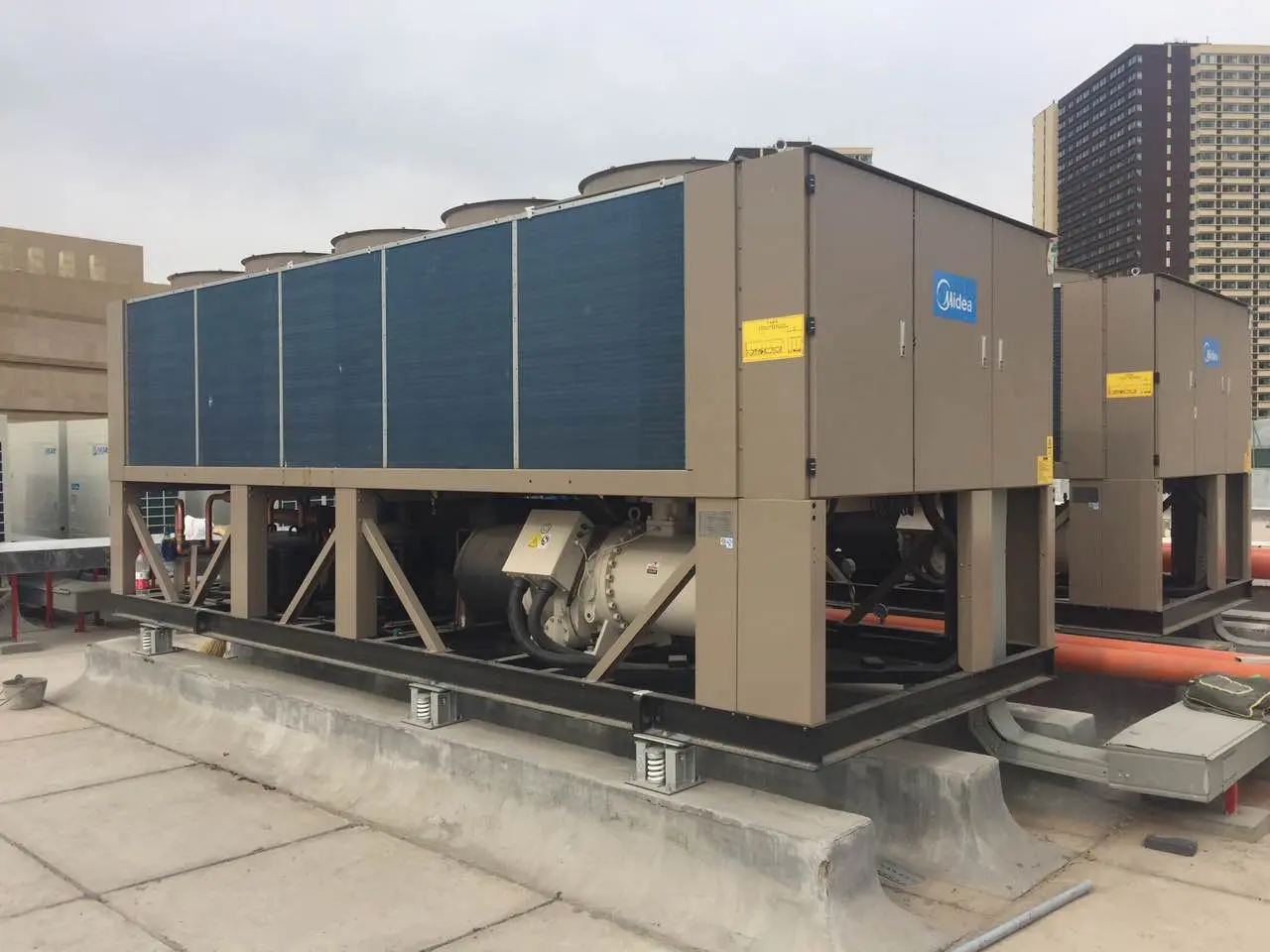 HVAC and refrigeration system vibration isolation