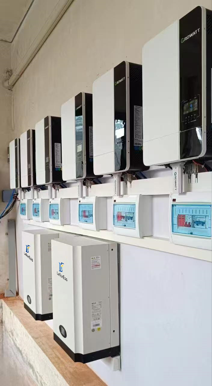 25.6V 100ah 2.5kw 2500W بطارية ليثيوم أيون مثبتة على الحائط بالتوازي LiFePO4 مع نظام إدارة البطارية لتخزين الطاقة الشمسية المنزلية