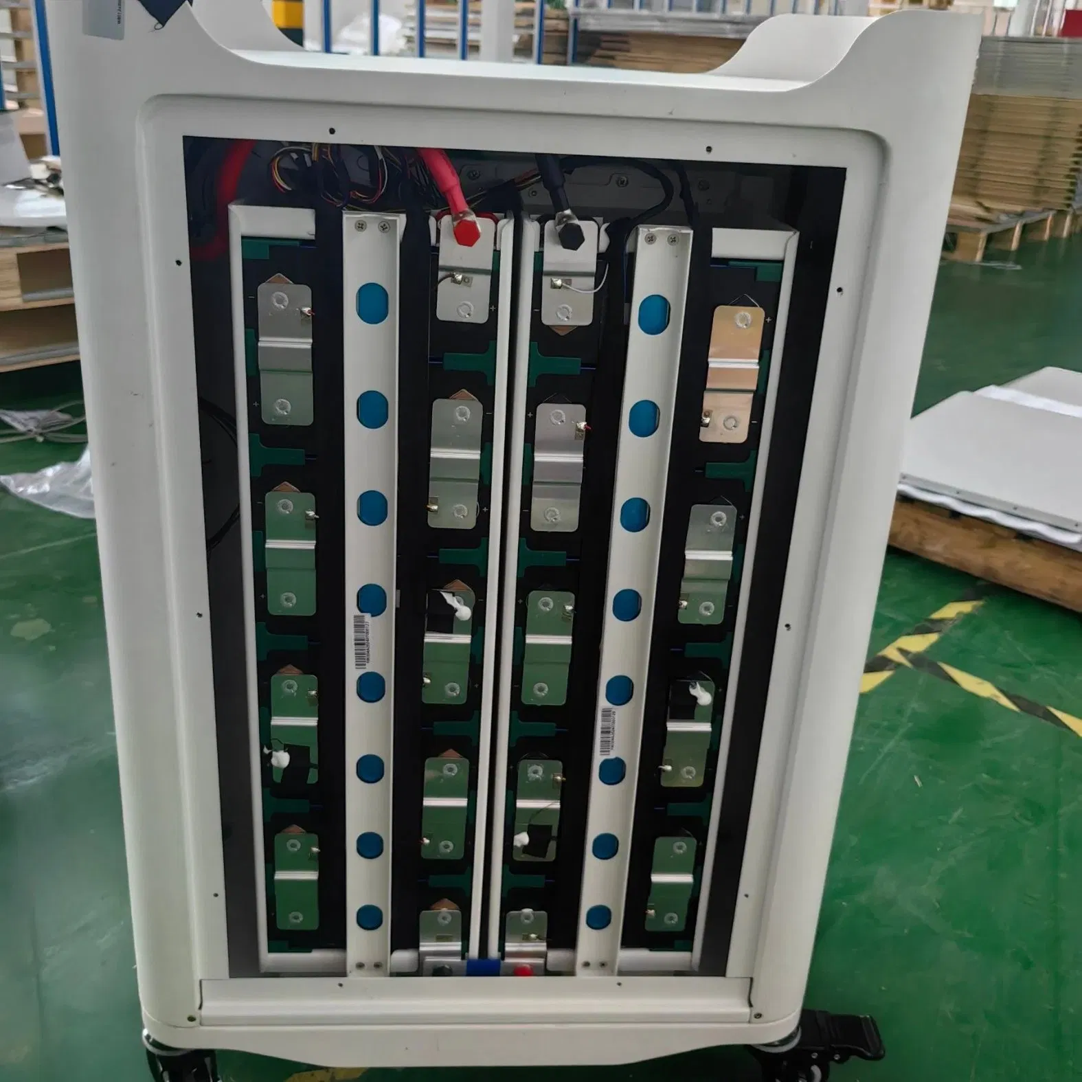 بطارية ليثيوم 15kwh أفضل سعر عجلات LiFePO4 بطارية 48V 280ah حامل بطارية تخزين الطاقة مع عجلات 51.2V 100ah 200ah 280ah 314ah 14.336kwh جهد منخفض