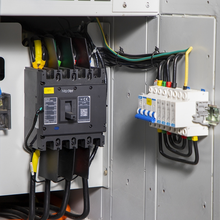 بطارية ليثيوم موثوقة LiFePO4 125kw 261kw بطارية تخزين الطاقة الصناعية التجارية للطاقة الاحتياطية