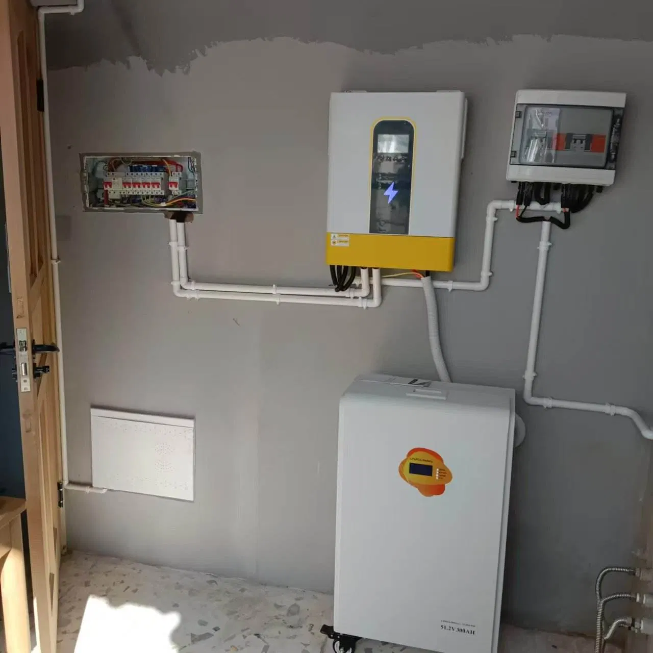نظام تخزين الطاقة السكنية الشامل 6kw 51.2V 200ah 10kwh عاكس شمسي هجين مع بطارية مدمجة