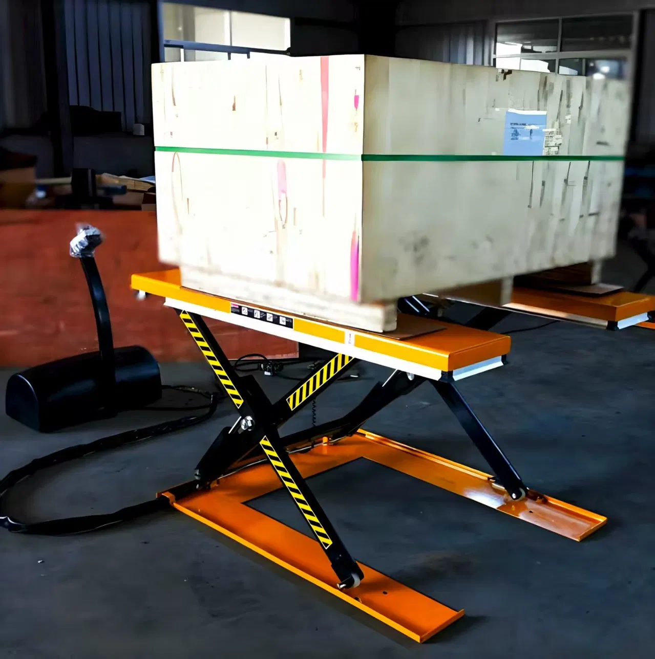 Electric Hydraulic U-Shaped Scissor Lift Table 1000kg Capacity Low-Profile Lift Table