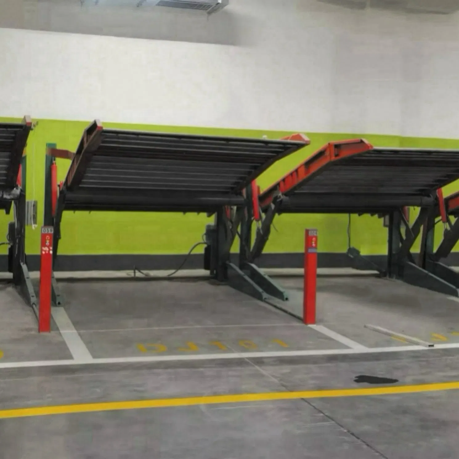 Heavy Duty Hydraulic Scissor Parking Lift with Thick Steel Plate for Truck Parking Needs