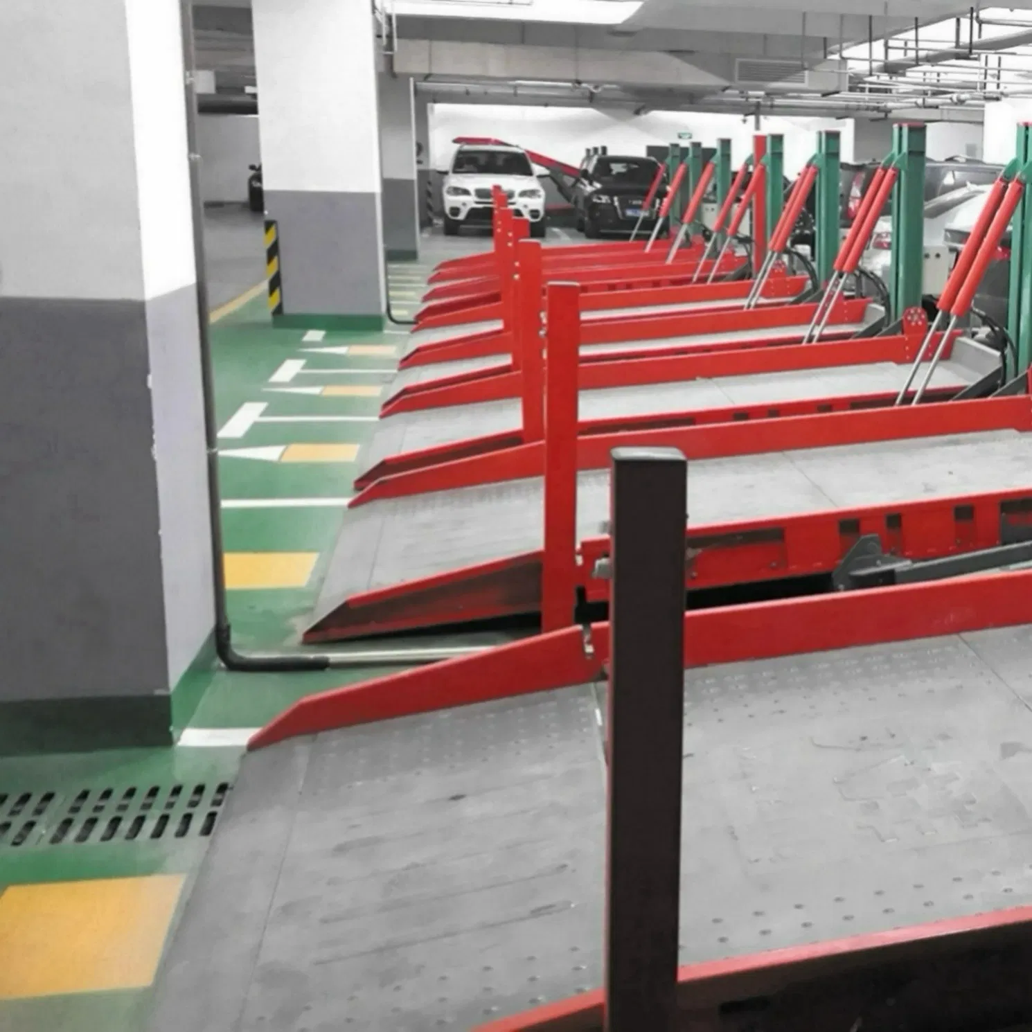 Heavy Duty Hydraulic Scissor Parking Lift with Thick Steel Plate for Truck Parking Needs