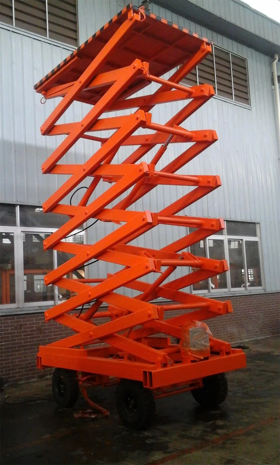 Heavy-Duty Hydraulic Lift Table for Industrial Applications and Warehousing