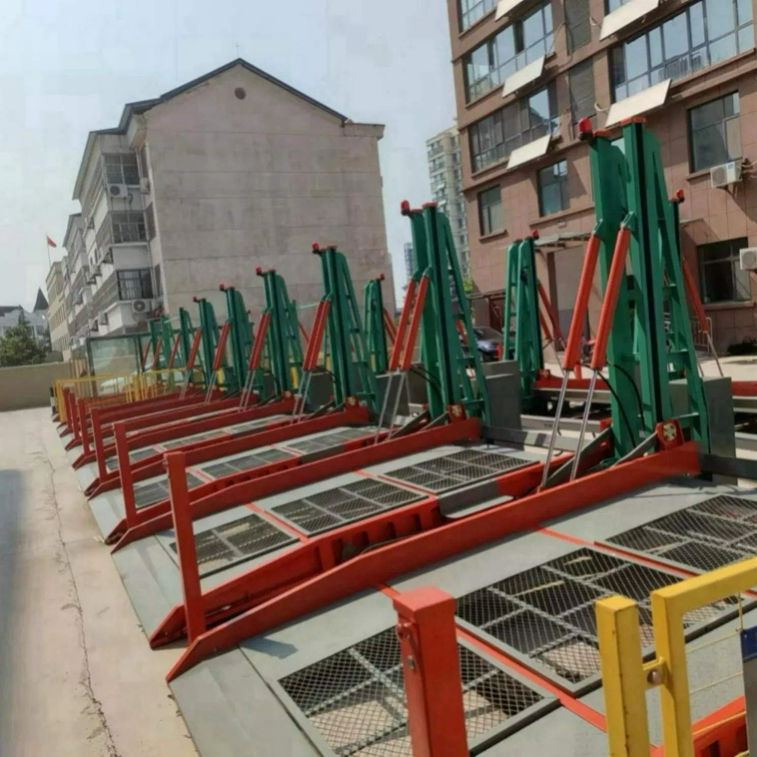 Heavy Duty Hydraulic Scissor Parking Lift with Thick Steel Plate for Truck Parking Needs