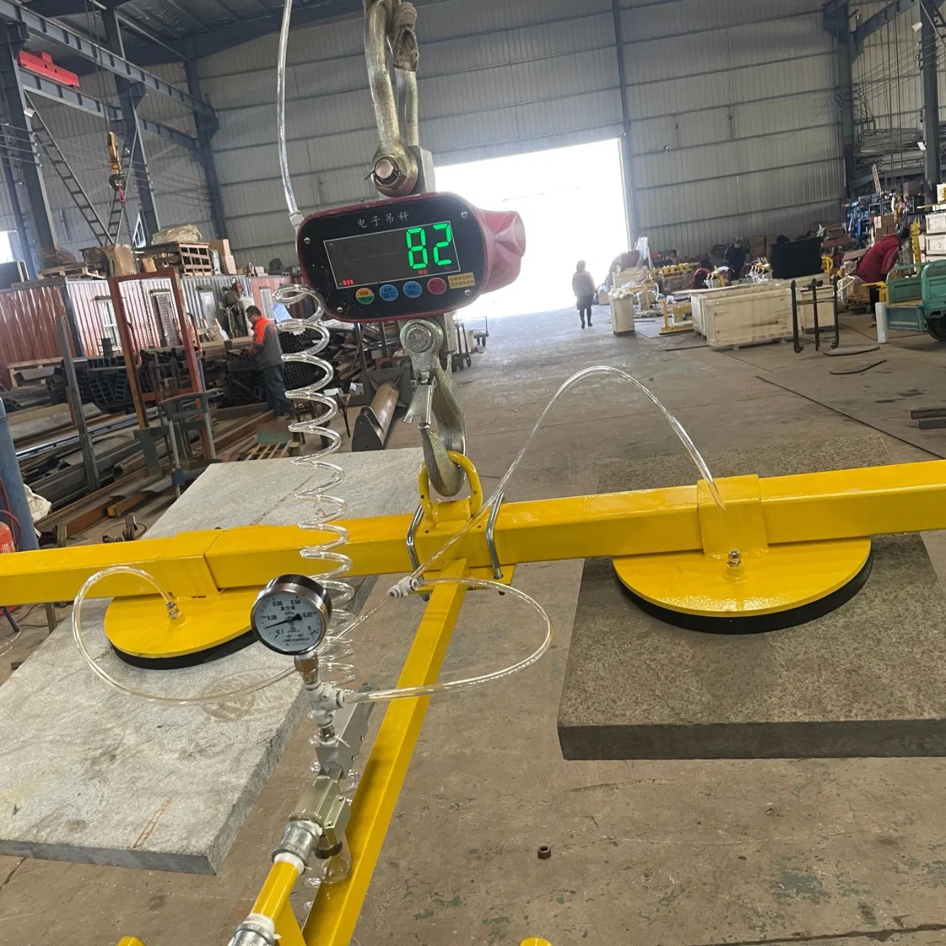 The Jib Crane Vacuum Loading Machine Lifts Various Glass Panels and Panels