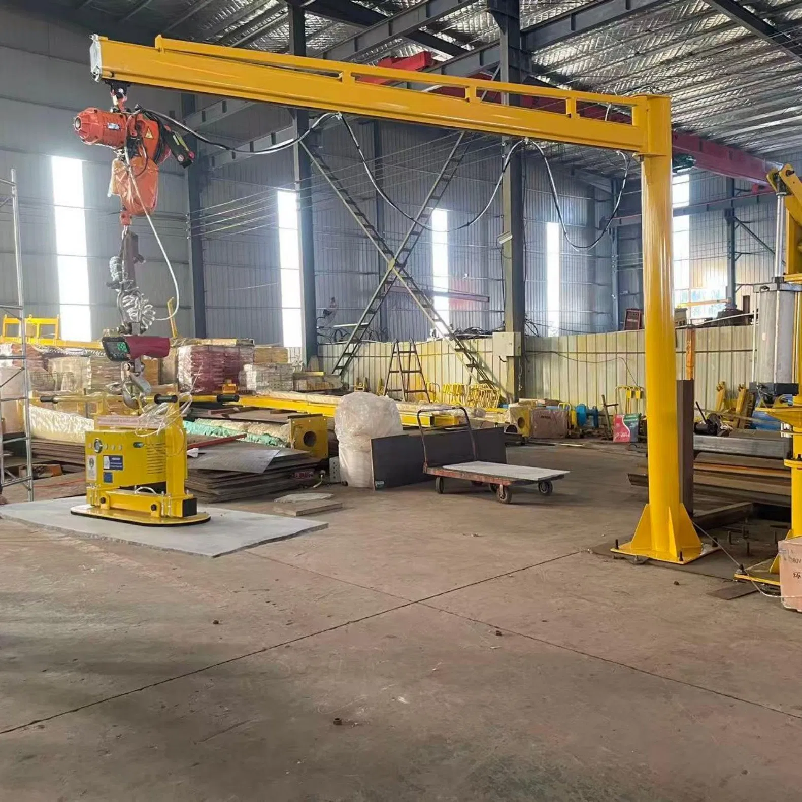 The Jib Crane Vacuum Loading Machine Lifts Various Glass Panels and Panels