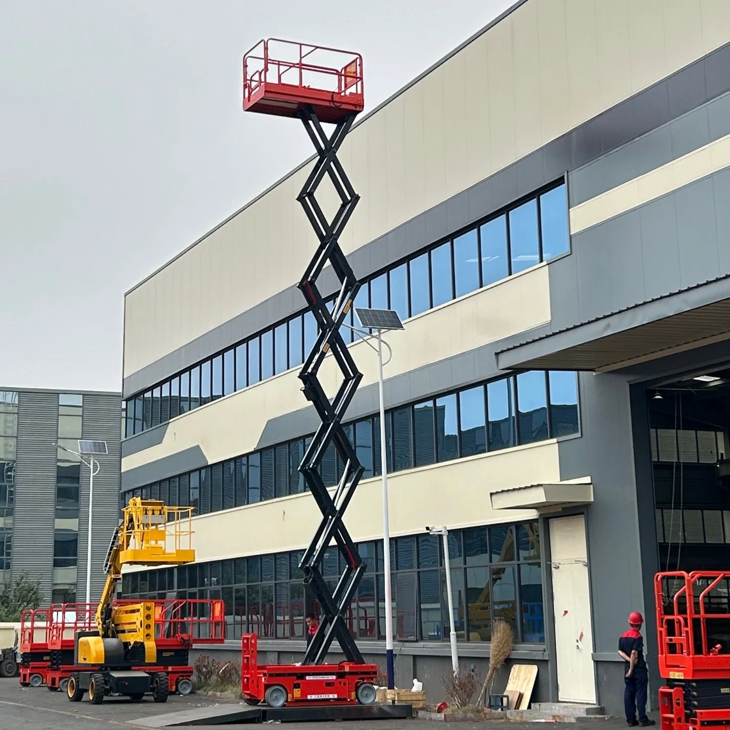 2m Electric Mobile Scaffolding with Chain Wire Rope Foldable Lift Scaffold Mobile Scissor Lift for Construction Gear Motor Hoist 3m Lifting Height