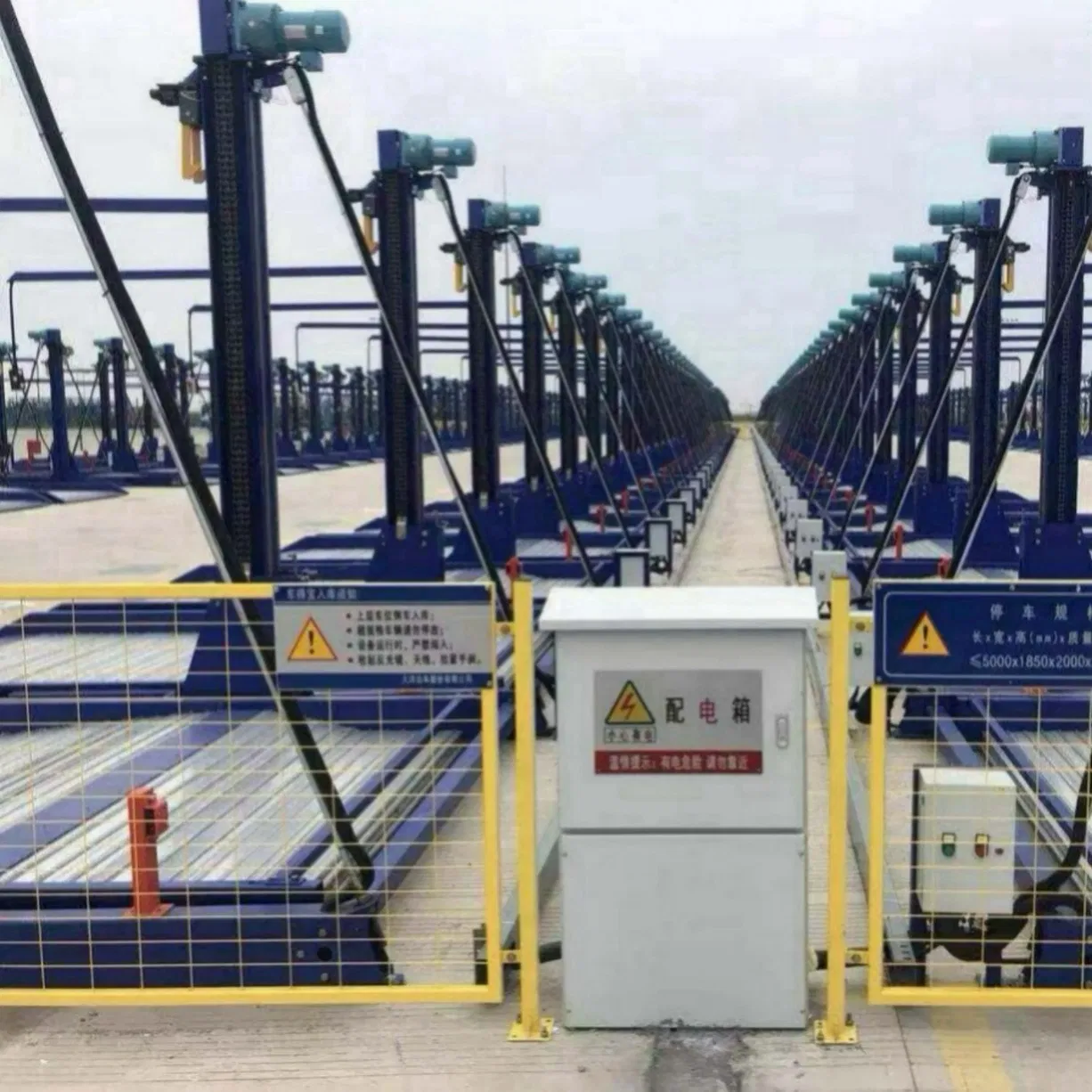 Heavy Duty Hydraulic Scissor Parking Lift with Thick Steel Plate for Truck Parking Needs