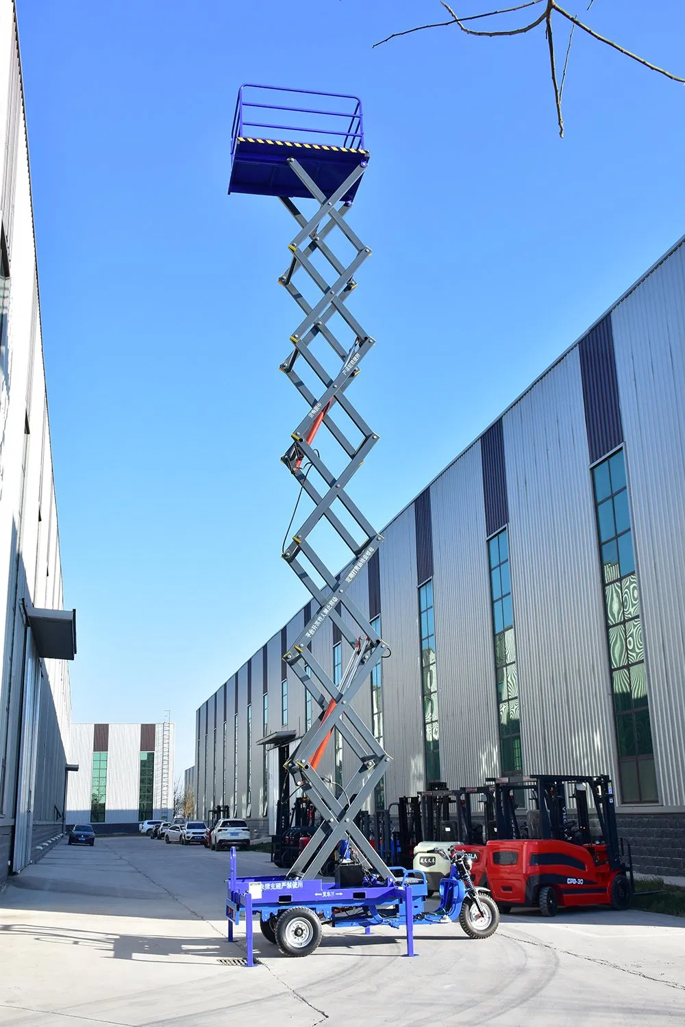Electric Hydraulic Mobile Scissor Lift Smooth Lifting Anti-Tilt Safety Device Indoor Maintenance Lift Platform