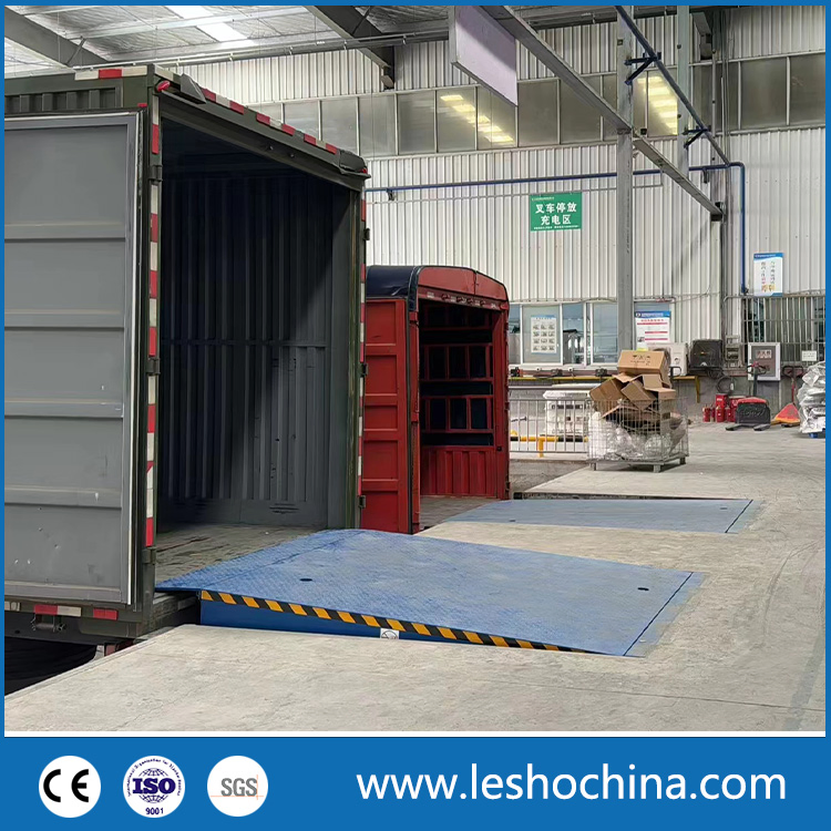 Fixed Boarding Bridge Stationary Dock Leveler OEM Automatic Loading Bay Platform for Container