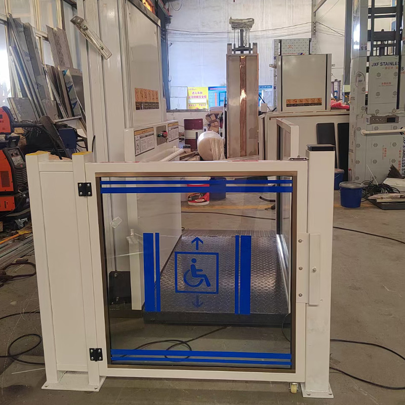 Versatile Lifting Platform for Wheelchair Users in Residential Spaces