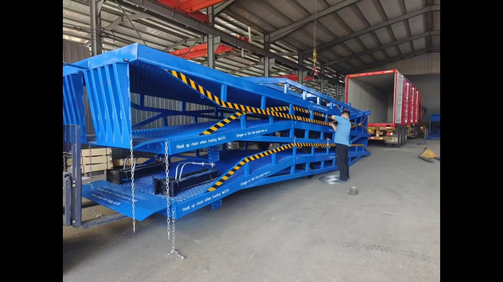 12 Ton Hydraulic Container Loading Unloading Platform Mobile Boarding Bridge Movable Climbing Platform