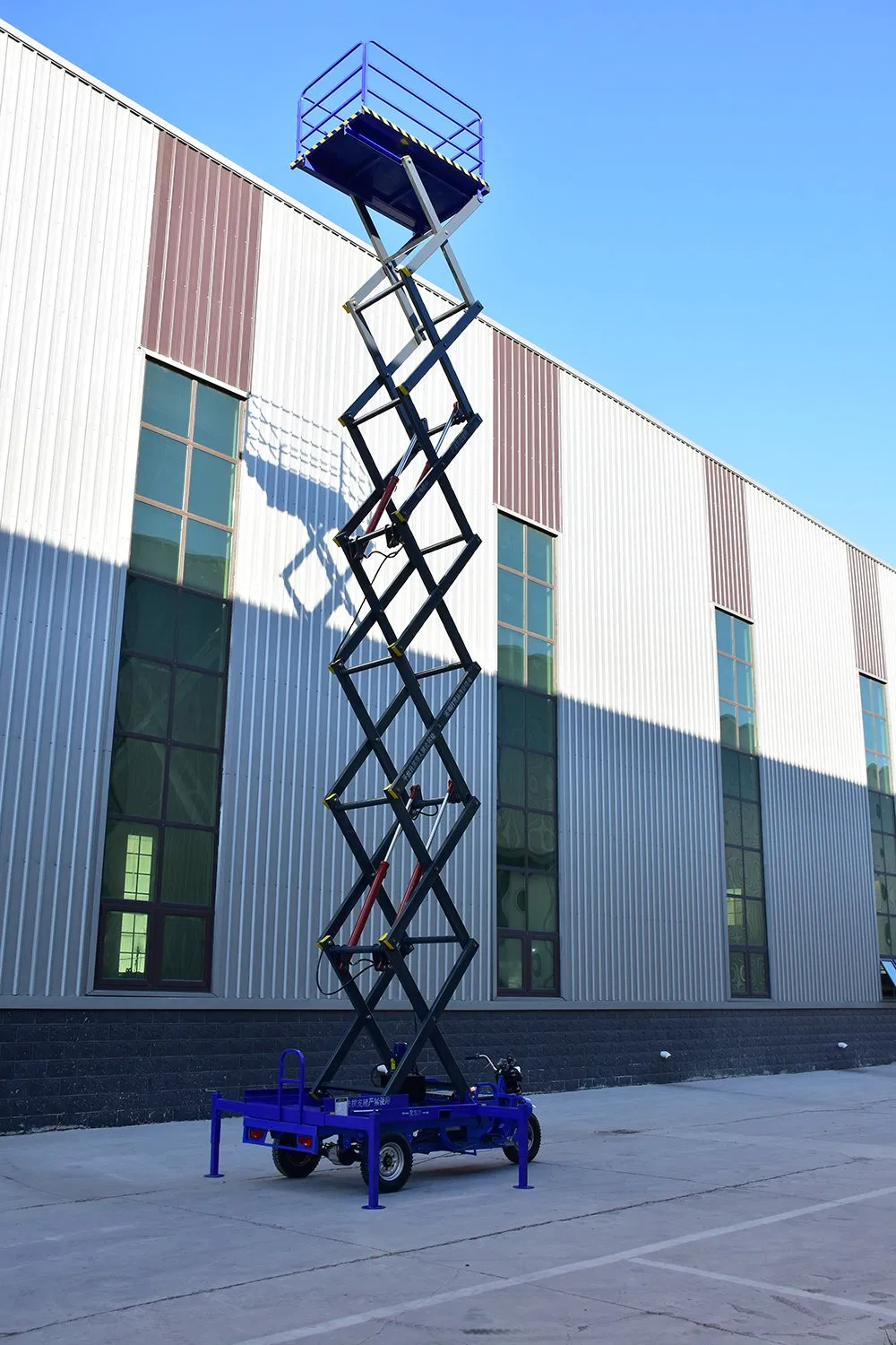 Electric Hydraulic Mobile Scissor Lift Smooth Lifting Anti-Tilt Safety Device Indoor Maintenance Lift Platform