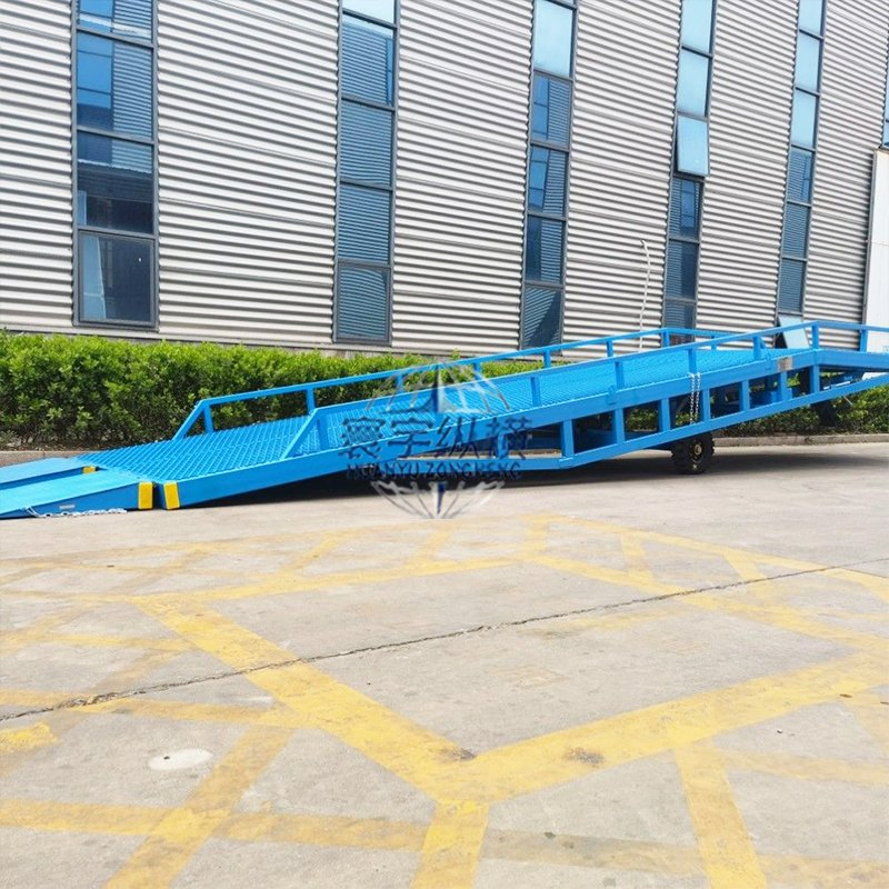Loading Dock Forklift Ramp Movable Portable Loading Dock Mobile Boarding Bridge with a Load