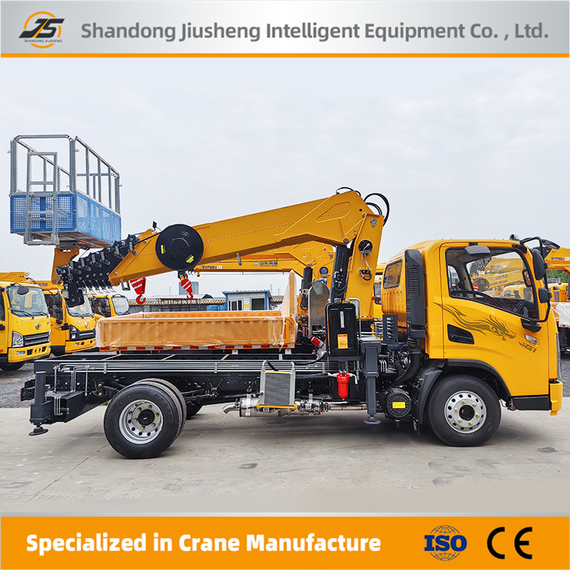 Climbing and Lifting Platforms High-Rise Billboards Are Equipped with Aerial Work Vehicles