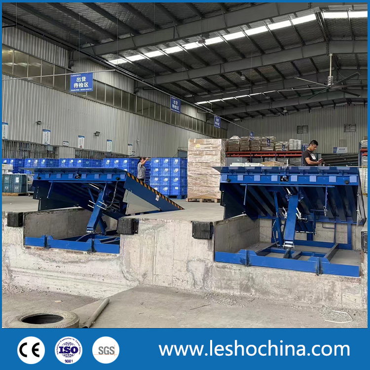 Fixed Boarding Bridge Stationary Dock Leveler OEM Automatic Loading Bay Platform for Container