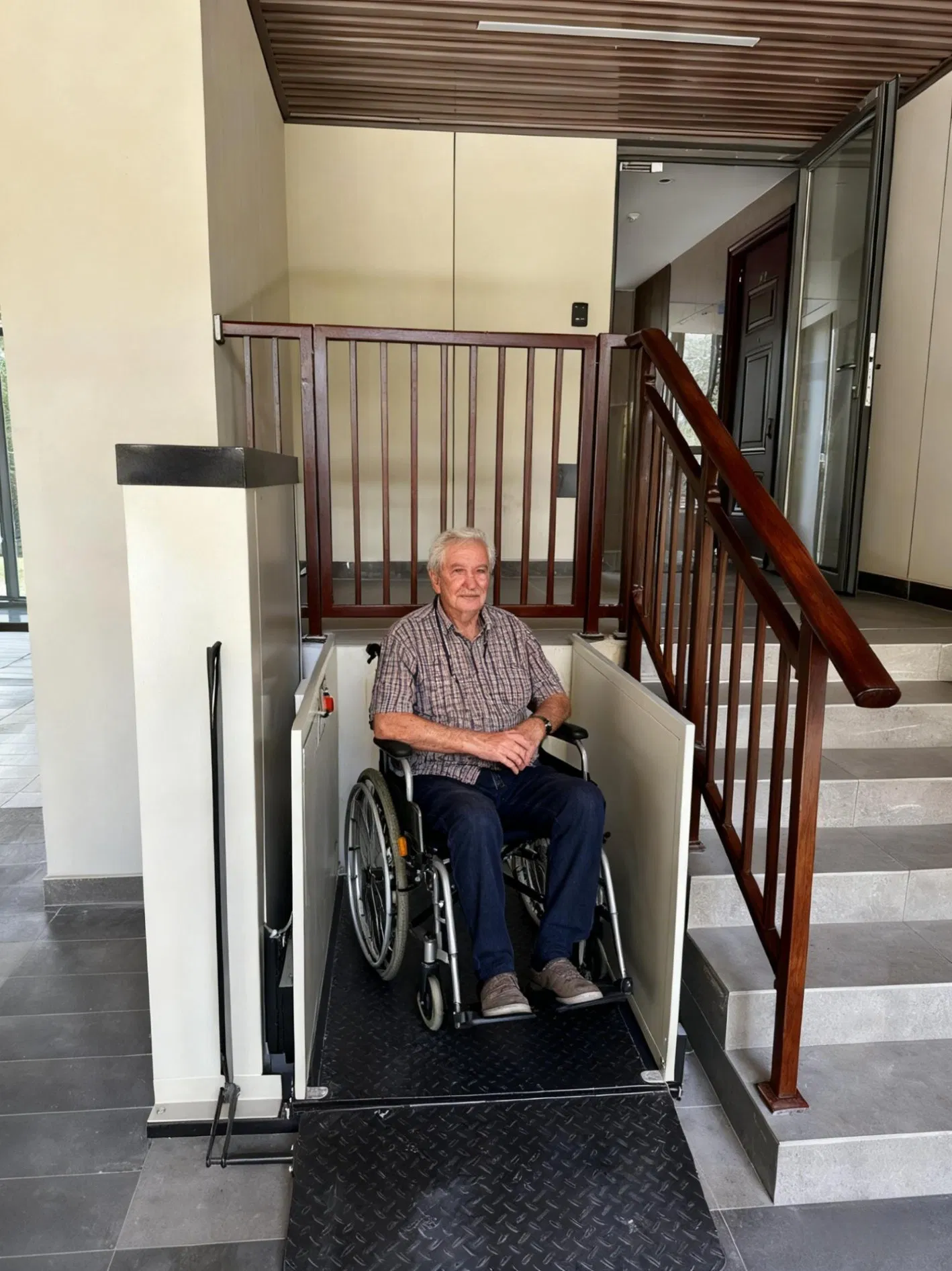 Factory Price Stable Adaptable Barrier-Free Lift Platform with ISO