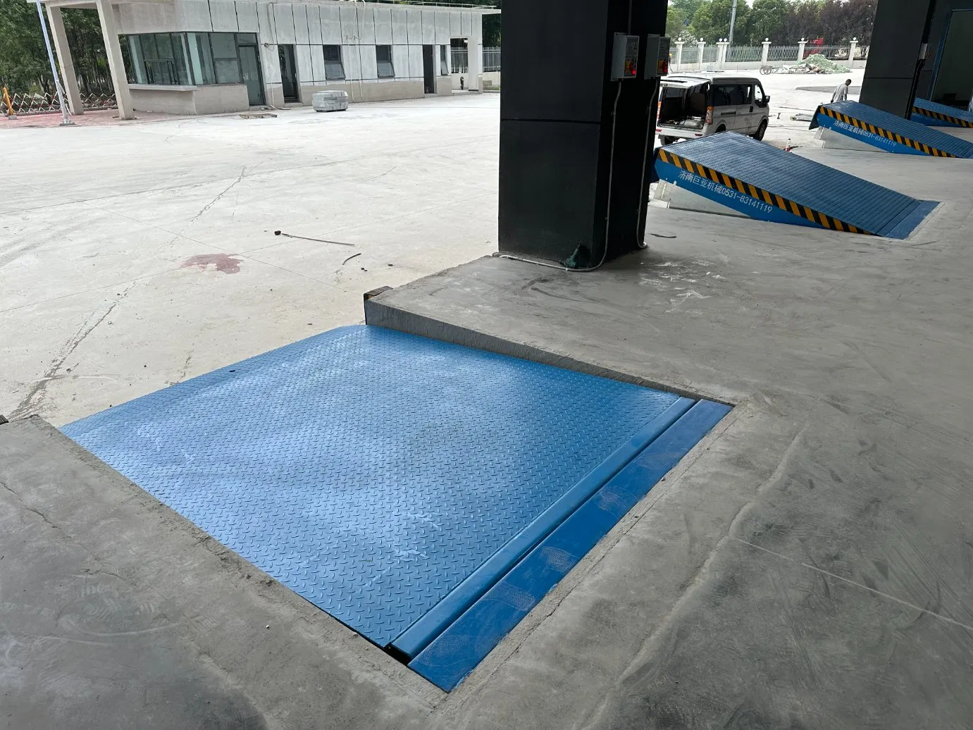 Container Forklift Loading Platform Fixed T-Type Electro-Hydraulic Boarding Bridge