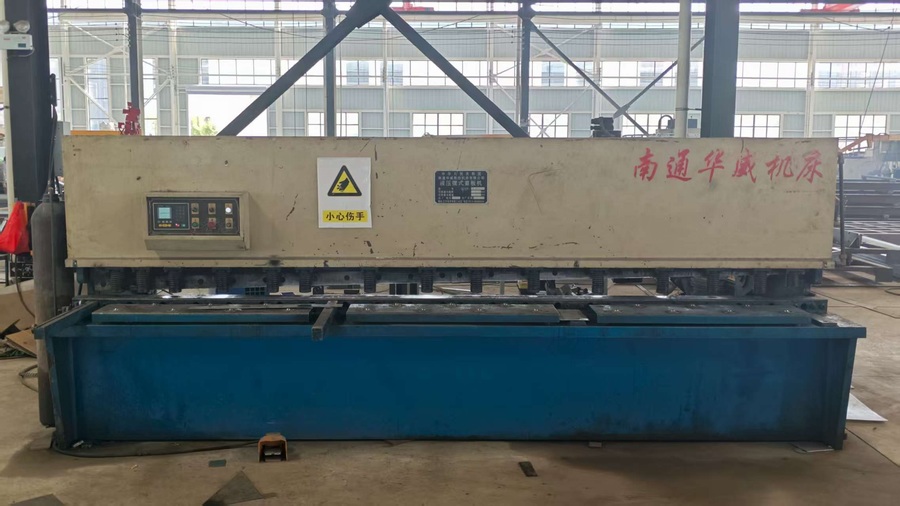 Plate shearing machine for steel sheet processing