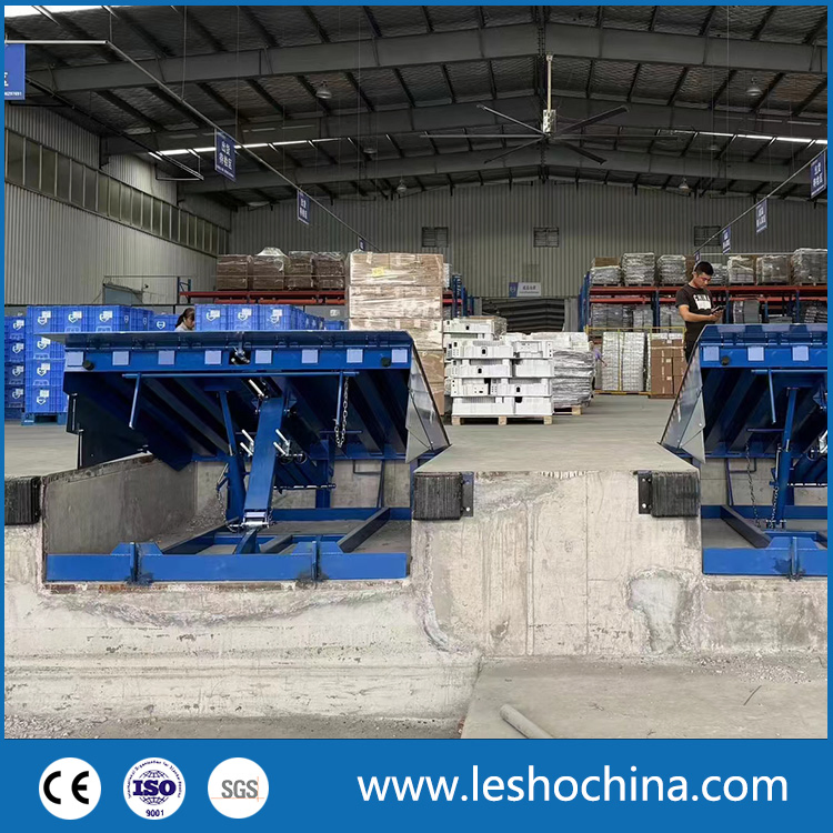 Fixed Boarding Bridge Stationary Dock Leveler OEM Automatic Loading Bay Platform for Container