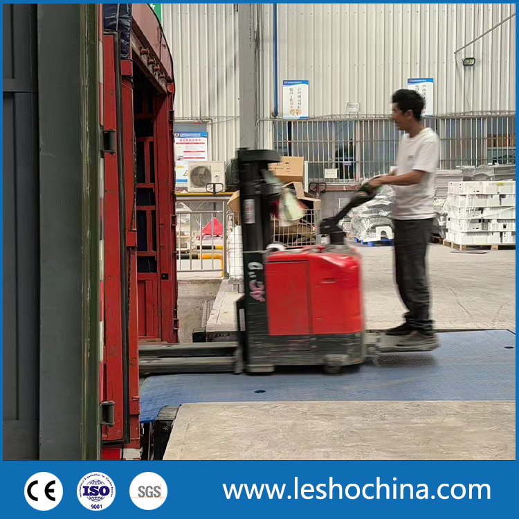 Fixed Boarding Bridge Stationary Dock Leveler OEM Automatic Loading Bay Platform for Container