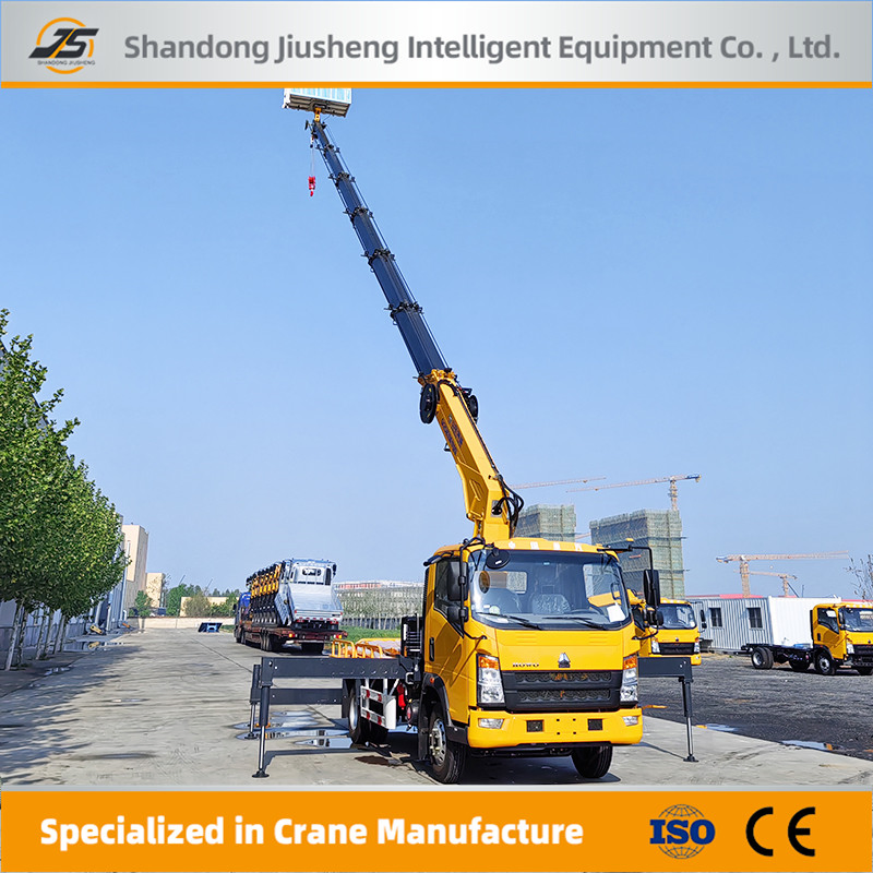 Climbing and Lifting Platforms High-Rise Billboards Are Equipped with Aerial Work Vehicles