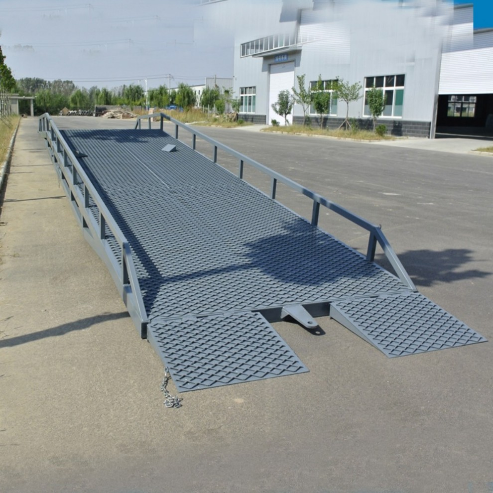 CE Approved Electro-Hydraulic Mobile Boarding Bridge Loading Dock Ramps Portable Forklift