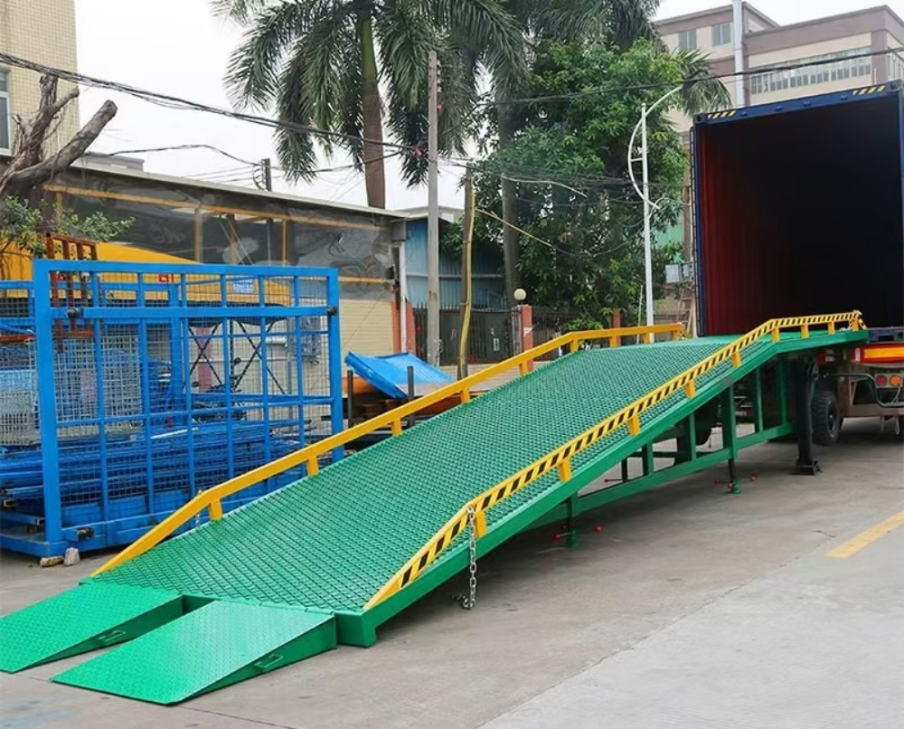 10t Portable Loading Dock Ramp Platform Mobile Boarding Bridge Wholesale Electric Hydraulic Lifting Platform Container Loading