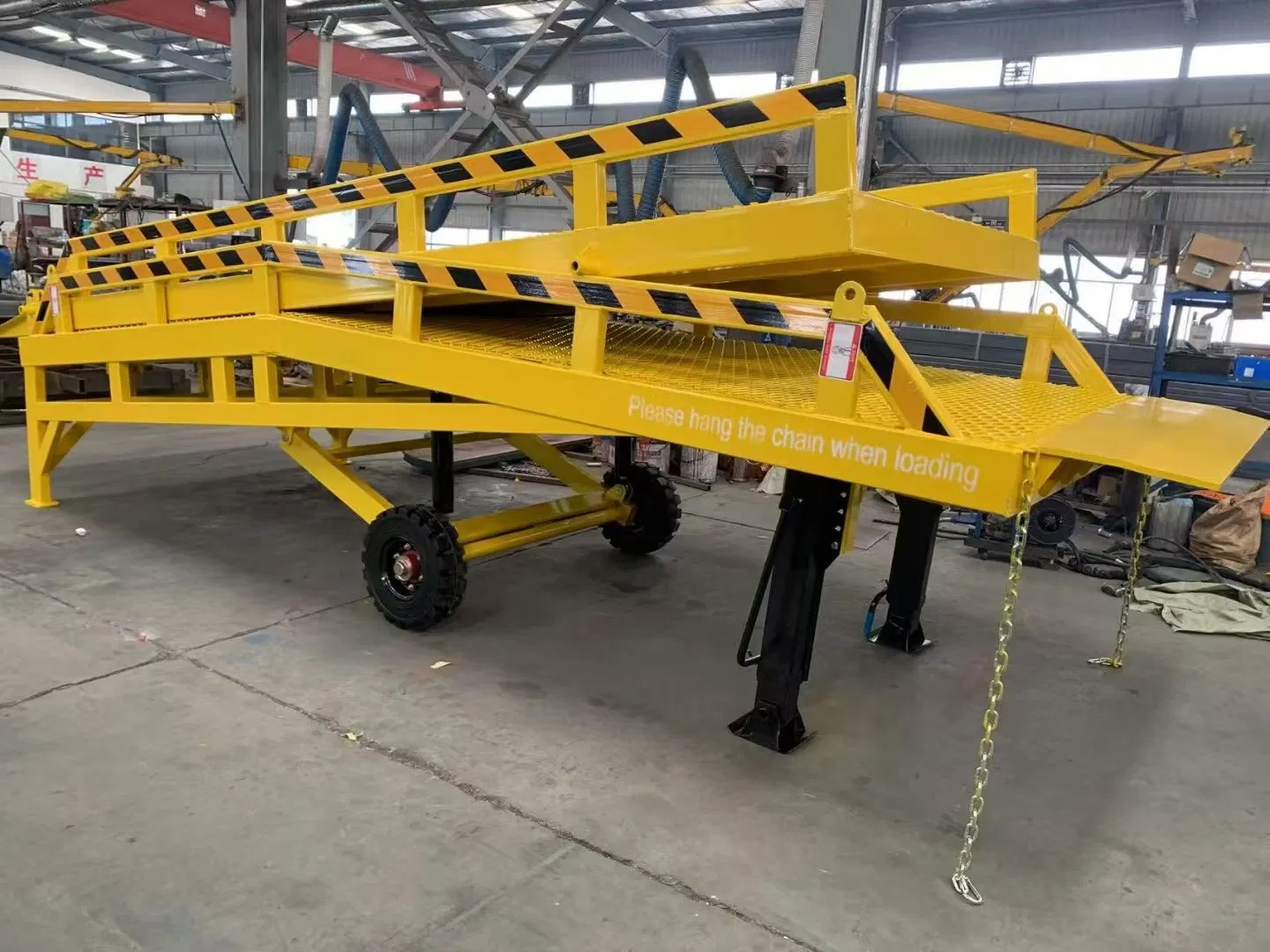High Quality Mobile Boarding Bridge for Ramp Loading Unloading New Condition Steel Lifting Platform for Machinery Repair Shops