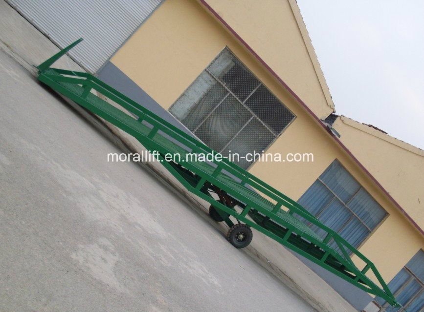 Hydraulic Mobile Forklift Loading Ramp with CE