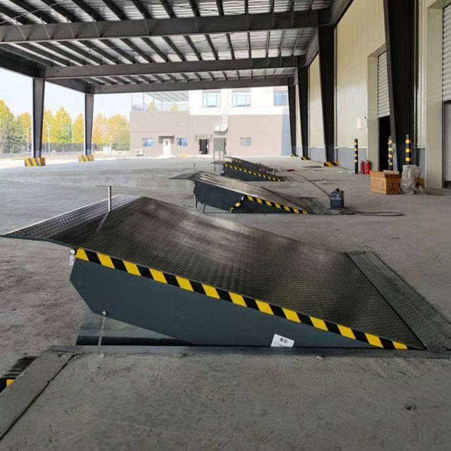 Container Loading Ramp Electric Vehicle Articulated Telescoping Lift Platform