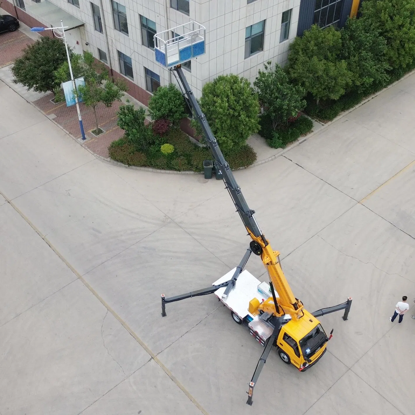 Electric Self Articulated High-Altitude Work Platform 45m Arc-Shaped Arm Hydraulic Mobile Lifting Platform New Condition Diesel