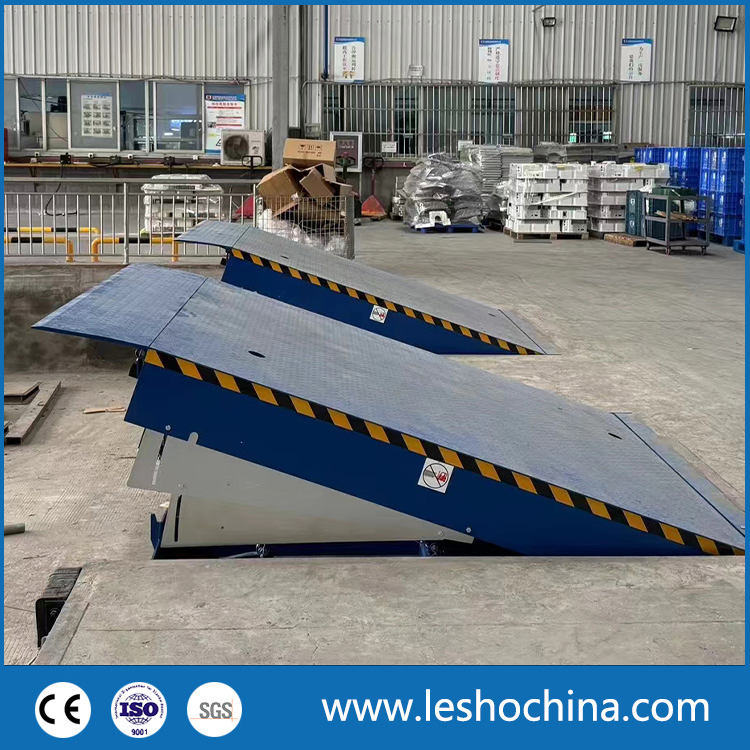 Fixed Boarding Bridge Stationary Dock Leveler OEM Automatic Loading Bay Platform for Container