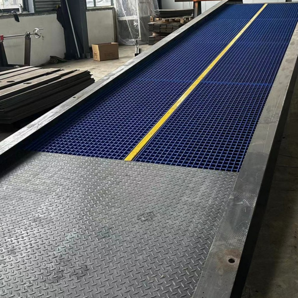 Boarding Bridge Logistics Container Loading and Unloading Platform Divine Tool Mobile Hydraulic Bridge Elevator