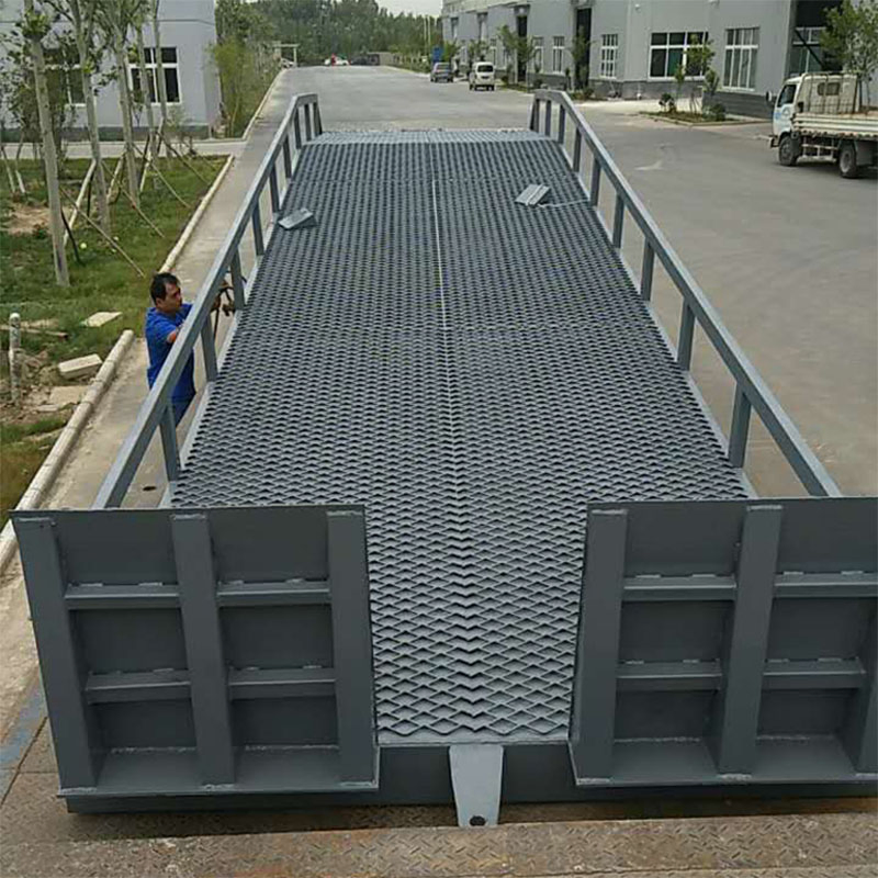 6t-15t Heavy Duty Manual Towable Hydraulic Lift Leveler Loading and Unloading Platform Yard Container Truck Loading Mobile Dock Ramp
