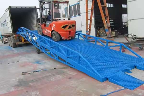 Three-Point Ramp Unloading Container Load Ramp Electric Forklift Ramp Loading Dock Ramp