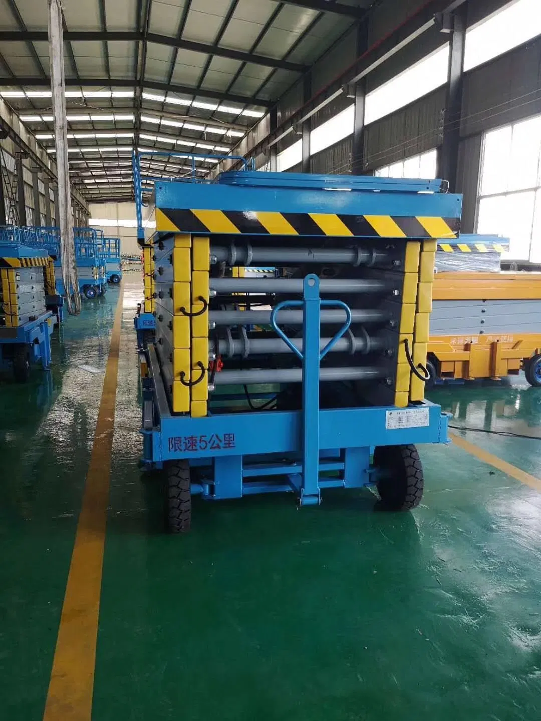 Vift Cheap Price New Hydraulic Self-Propelled Scissor Lift 240kg 300kg Extended Platform Electric Aerial Lifting