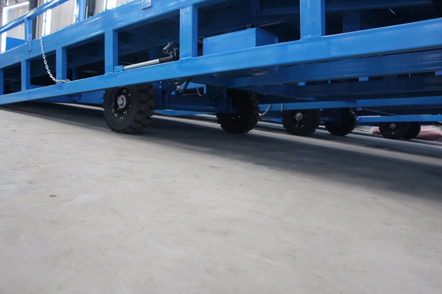 Hydraulic Adjustable Truck Vehicle Forklift Mobile Container Loading Ramp Dock Ramp for Sale