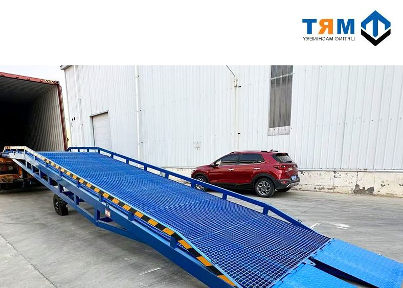 Mrt Manufacturer Hydraulic Boarding Bridge Forklift Container Platform Loading and Unloading Mobile Boarding Bridge