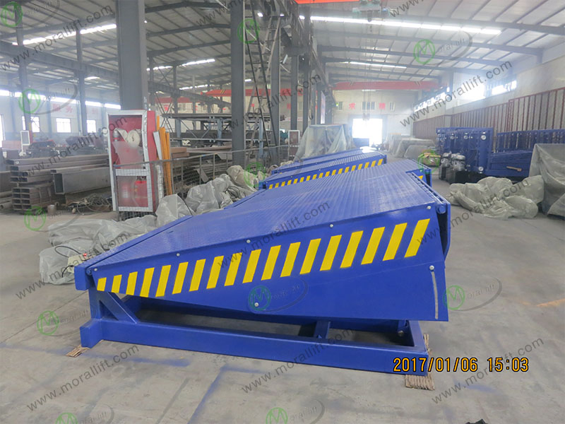 Hydraulic Mobile Yard Container Loading Dock Ramp with CE