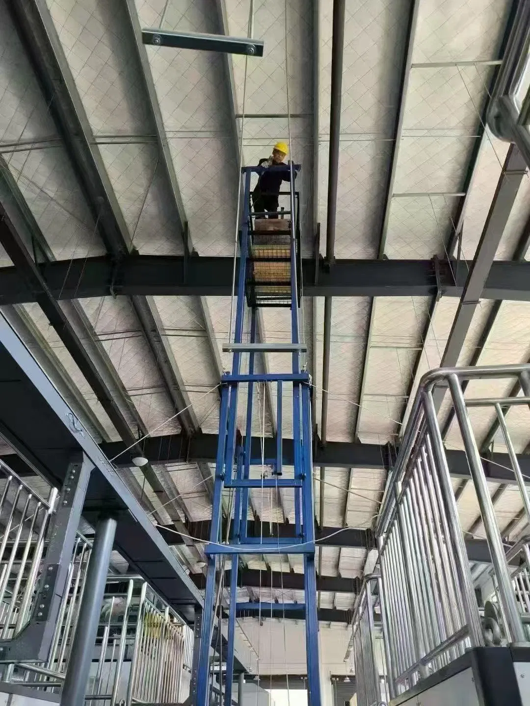 Electric Scaffolding Lift 2-6 Meters Mobile Foldable Small Electric Scaffolding Lifting Platform